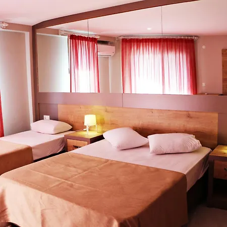 Ferah Otel *